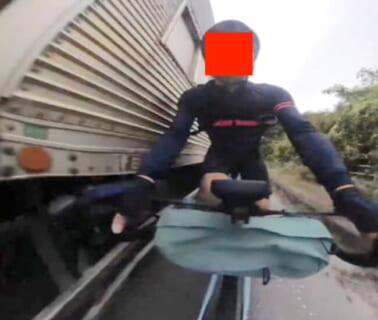 【閲覧注意】強引にトラックを追い越そうとしたサイクリスト、想像を絶する死に方する（画像あり）