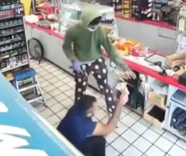 【閲覧注意】終身刑を宣告されたコンビニ強盗の動画、あまりにもヤバすぎる・・・