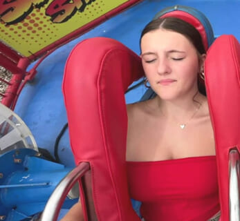 【動画】絶叫マシンに乗ってて何回もイッてしまう女の子ｗｗｗｗｗｗ