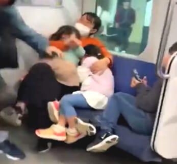 【衝撃映像】日本の恥、世界に拡散。東京駅でのガチ喧嘩が「ヤバすぎる（笑）」と話題に…
