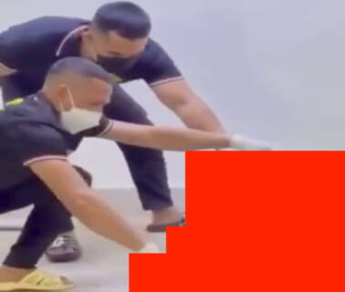 【閲覧注意】警察官 過酷すぎだろ…アスファルトに散らばった ”アレ” を拾い集める光景が…