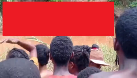 【閲覧注意】やべぇ村に住んでる子供の●ロ動画、世界中を驚愕させる。これはエグすぎる