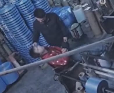 【閲覧注意】夜勤中の女性作業員＋男性社員の監視カメラ映像、ヤバすぎる…