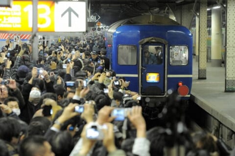 【閲覧注意】撮り鉄さん、まさか今から目の前の人が死ぬとは想像もしていない…（動画あり）