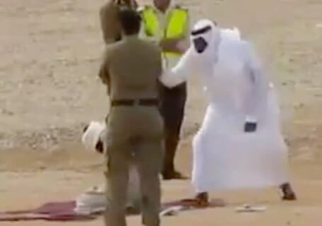 【閲覧注意】小学生をレ●プしたロリコン、処刑のプロに首を切り離される…（動画あり）