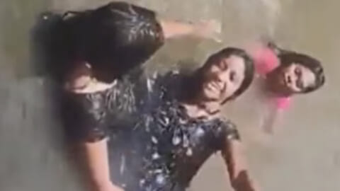 【閲覧注意】滝で遊んでた女の子3人が溺死する動画、あまりにも怖い。これ伝説級だろ…