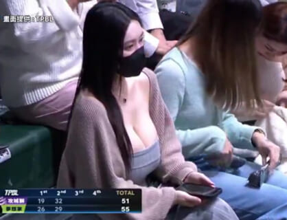 【動画】バスケのTV中継中、奇跡のような激エロおっぱいが映ってしまう放送事故ｗｗｗｗｗｗ