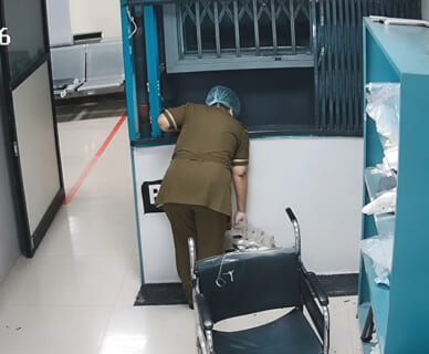 【閲覧注意】女性作業員、鉄の塊にゆーーーっくり頭を潰され死亡・・・（動画あり）