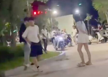 【衝撃映像】ヤンキー女子高生が街中で男にボコボコにされる動画、なぜかバズってしまう