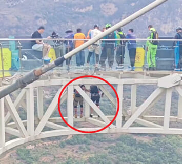 【閲覧注意】中国のスカイダイビング体験、パラシュートが開く訳なかった・・・（動画あり）