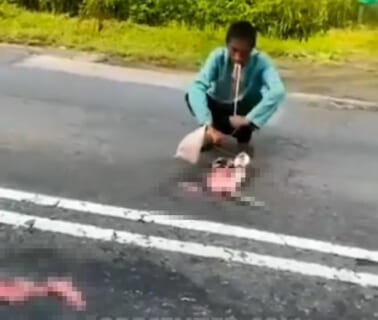 【閲覧注意】事故現場で我が子が死亡した父親、史上最悪レベルでぶっ壊れる・・・（動画あり）