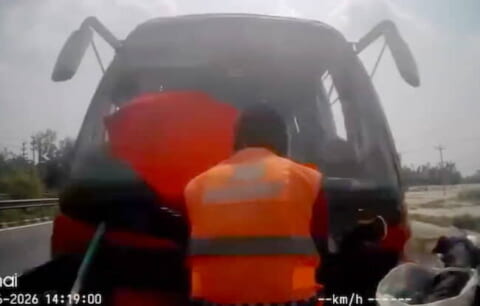 【閲覧注意】交通整理中の警察官にバスが突っ込み2人即死 ⇒ その瞬間がヤバすぎる（動画あり）