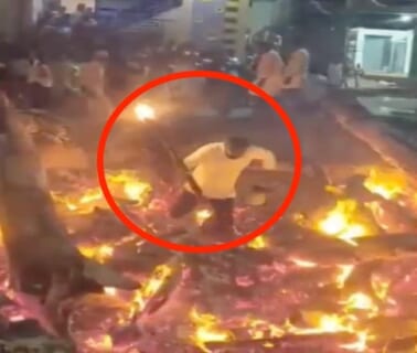 【閲覧注意】インドの「地獄の穴を歩く儀式」でこうなったら、もう100％死ぬしかないらしい