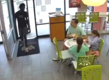 【閲覧注意】アメリカ、めっちゃ怖い… 今から幼女2人がトラウマを負わされます…（動画あり）