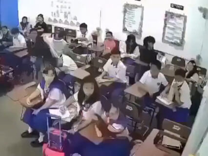 【閲覧注意】女子中学生、いじめっ子8人をナイフで刺しまくり2人を殺害。動画がヤバすぎる