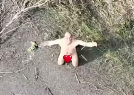 【閲覧注意】ロシア VS ウクライナの戦場で ”ぶっ壊れた人間” が発見される…（動画あり）