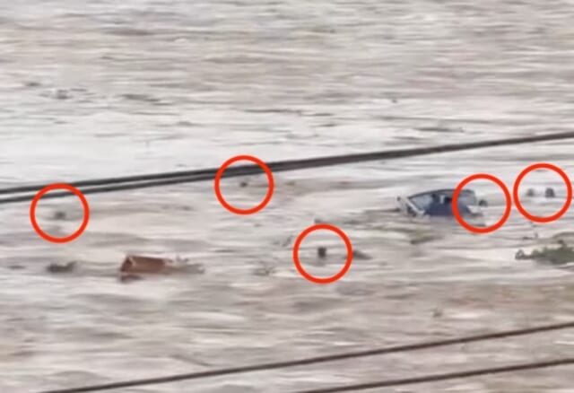 【閲覧注意】中国、台風10号で3000人死亡。次々と人が流されていく動画が怖すぎる