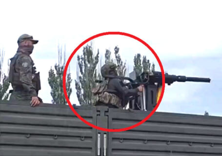 【衝撃映像】新人兵士に「重機関銃」を撃たせてはいけない理由・・・怖すぎだろ