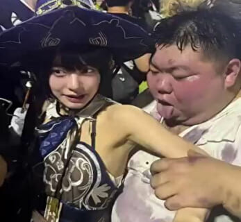【閲覧注意】美少女コスプレイヤーの生脇を舐め回すキモオタの動画、なぜかバズってしまうｗｗｗ