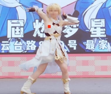 文化祭のダンス部女子、皆の前でピンク乳首をポロリしてしまう。これはエロい