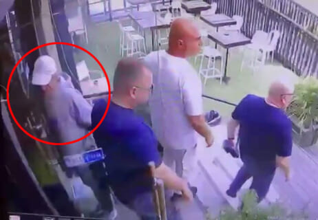 【閲覧注意】老人の殺し屋 (Lv.999) vs. 大物マフィアのボスの動画、完全に映画のワンシーンだと話題になる