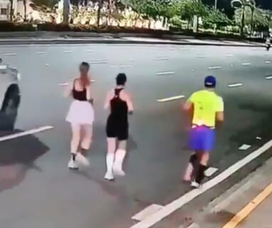 【閲覧注意】車道をジョギングしてたまんさん、容赦なく轢き殺される…（動画あり）