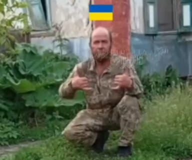 【閲覧注意】インフルエンサー、戦場で自撮りした結果ロシア軍ドローンに場所特定され一瞬で殺される…