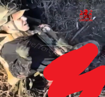 【閲覧注意】ウクライナのドローン「このロシア兵はあえてこのまま放置しよう」← エグすぎると話題に（動画あり）