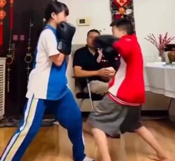 【衝撃映像】女子中学生ボクサー、男子小学生ボクサーと対決した結果、逝くｗｗｗｗｗ