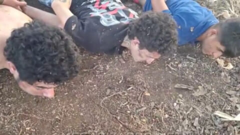 【閲覧注意】山奥でうつ伏せになったヤンキー3人が全員死ぬ動画、怖すぎだろ…