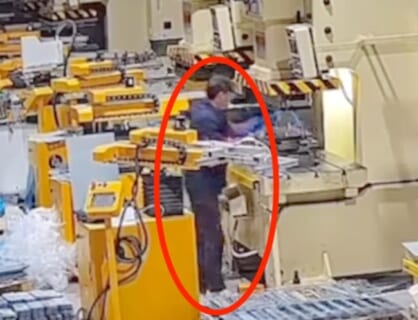 【閲覧注意】中国の工場作業員さん、こんな一瞬で五体不満足になるのかよ…怖すぎ…（動画あり）