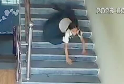 【閲覧注意】女子小学生が死亡した学校内の監視カメラ映像が公開 ⇒ なにこれめっちゃ怖いんだが…