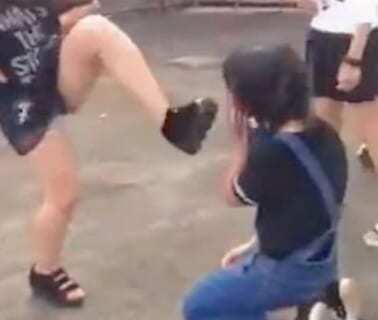 【閲覧注意】いじめられてた女子生徒の ”復讐動画” がヤバい。これは完全に18禁だわ…（動画あり）
