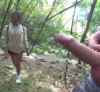 【神動画】山で露出オ○ニーしてた男。そこに現れた登山中の女の子がヤバい変態で…