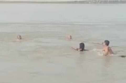 【閲覧注意】海外ネット「ガンジス川で溺れてる人、助けたらダメ」⇒ その理由が怖すぎた…