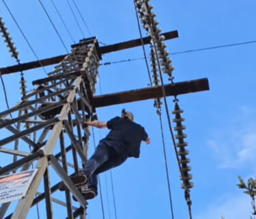 【閲覧注意】停電中は電線に触れても大丈夫だと思った陽キャ、一瞬で死亡…（動画あり）