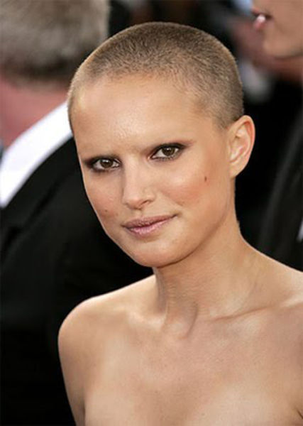 celebrities_with_no_eyebrows_640_41