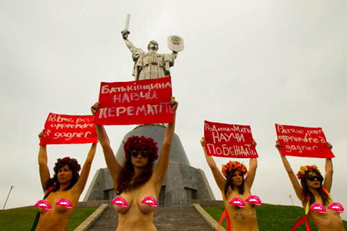 ukrainian-femen-topless-protesters-57