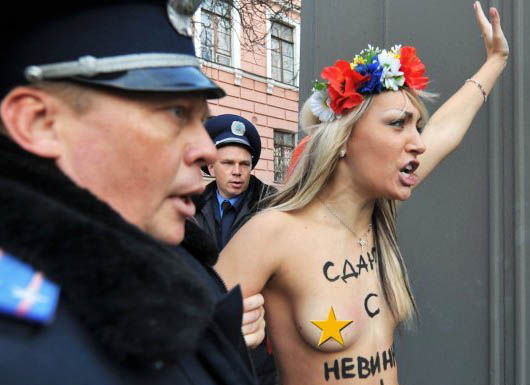 ukrainian-femen-topless-protesters-44
