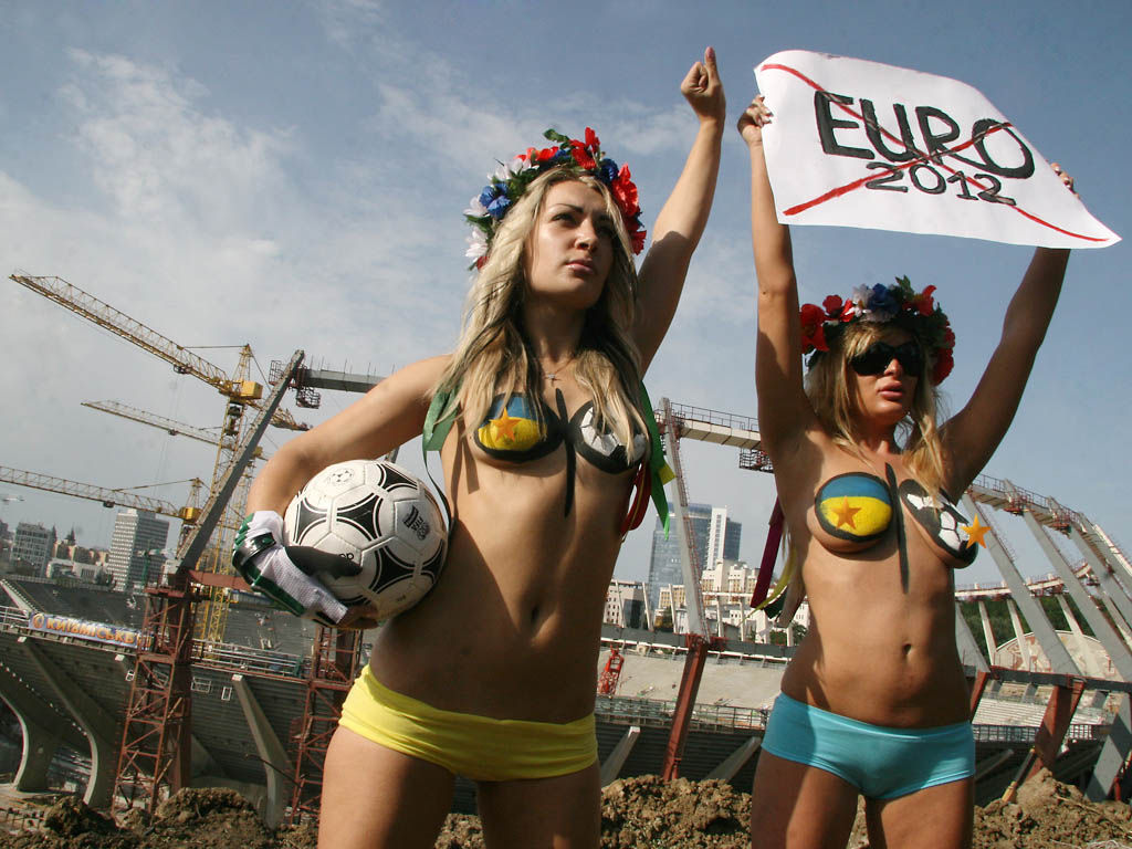 ukrainian-femen-topless-protesters-65