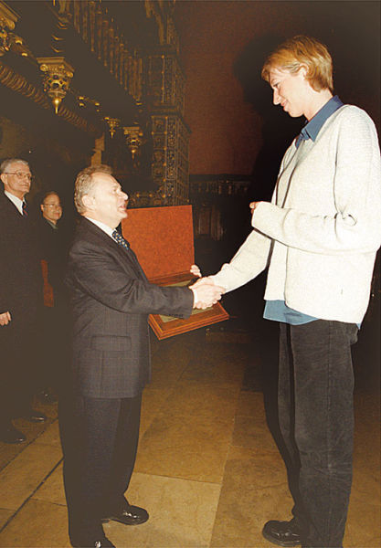 arent_they_a_bit_too_tall_37