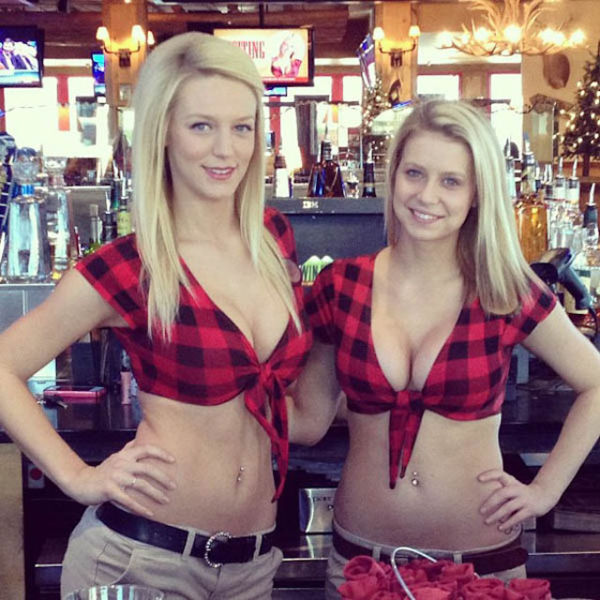 the_busty_waitrons_of_twin_peaks_restaurants_13