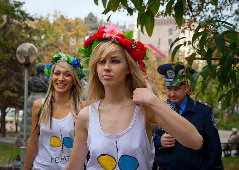 ukrainian-femen-topless-protesters-61