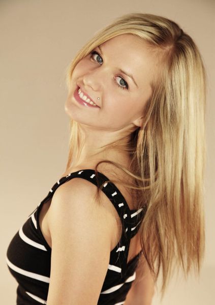 there_are_beautiful_girls_here_part_2_640_30