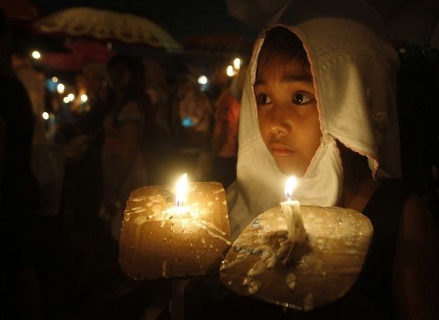 philippines_lady_gaga_protest_03