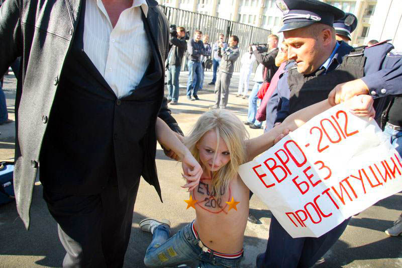 ukrainian-femen-topless-protesters-107