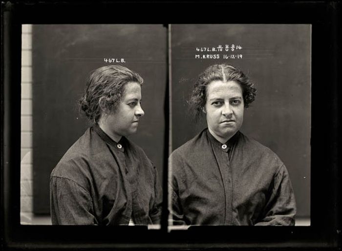 retro_mug_shots_of_women_25