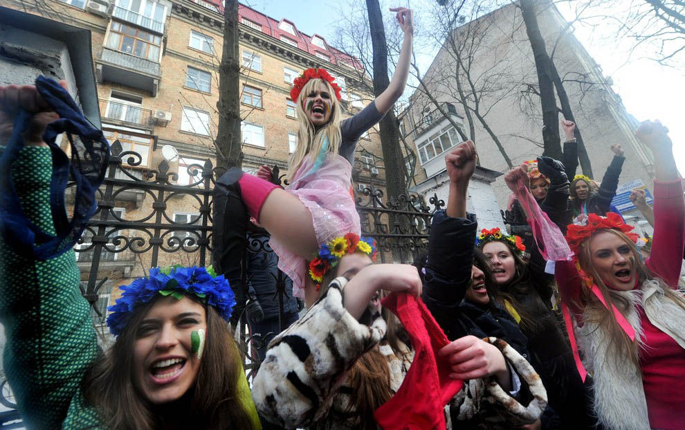 ukrainian-femen-topless-protesters-74
