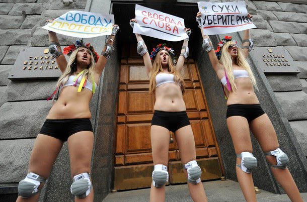 ukrainian-femen-topless-protesters-49