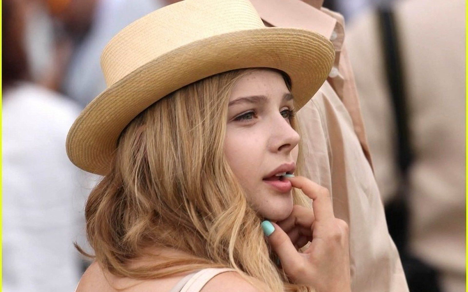 chloe-grace-moretz-2011_83789-1920x1200